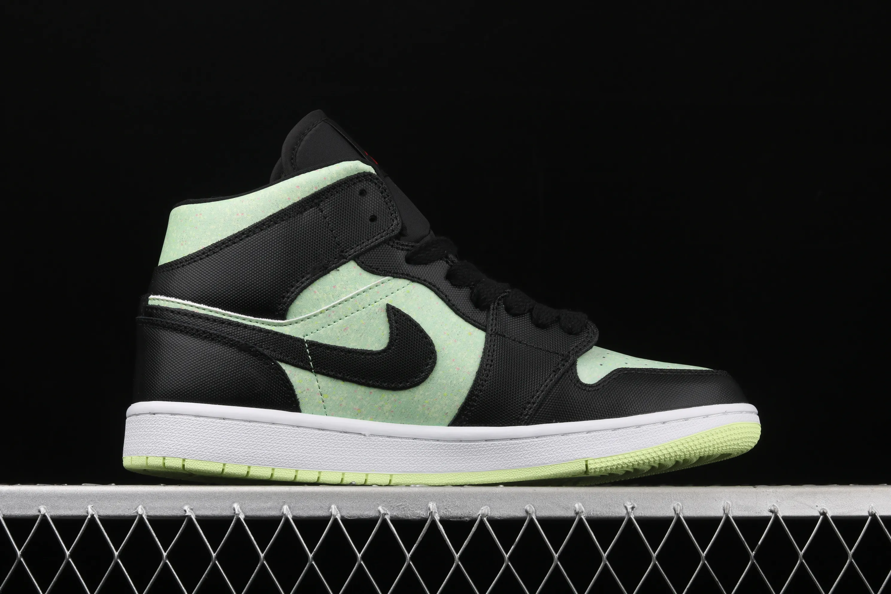 All categories Air Jordan Jordan series basketball shoes Air Jordan 1 Mid Air Jordan 1 Mid SE Barely Colt AJ1 Joe 1 Zhongbang basketball shoes CV5276-003